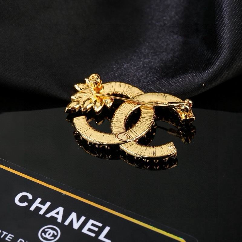 Chanel Brooch 09yxs61